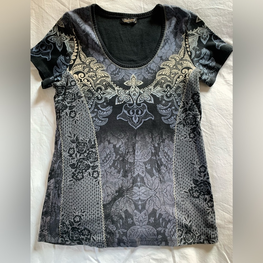 Vanilla Sugar | M | Black & blue patterned round neck short sleeve top